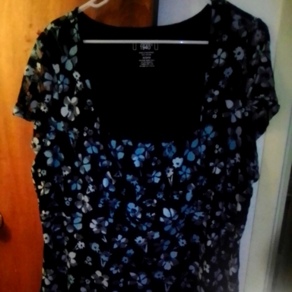 Floral lace top
